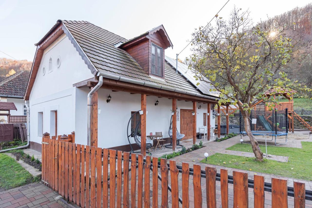 HepeHuta Házikó Apartman Háromhuta Kültér fotó